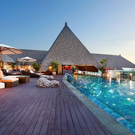 The Kuta Beach Heritage Hotel - Managed By Accor Eksteriør billede The rooftop pool at the hotel
