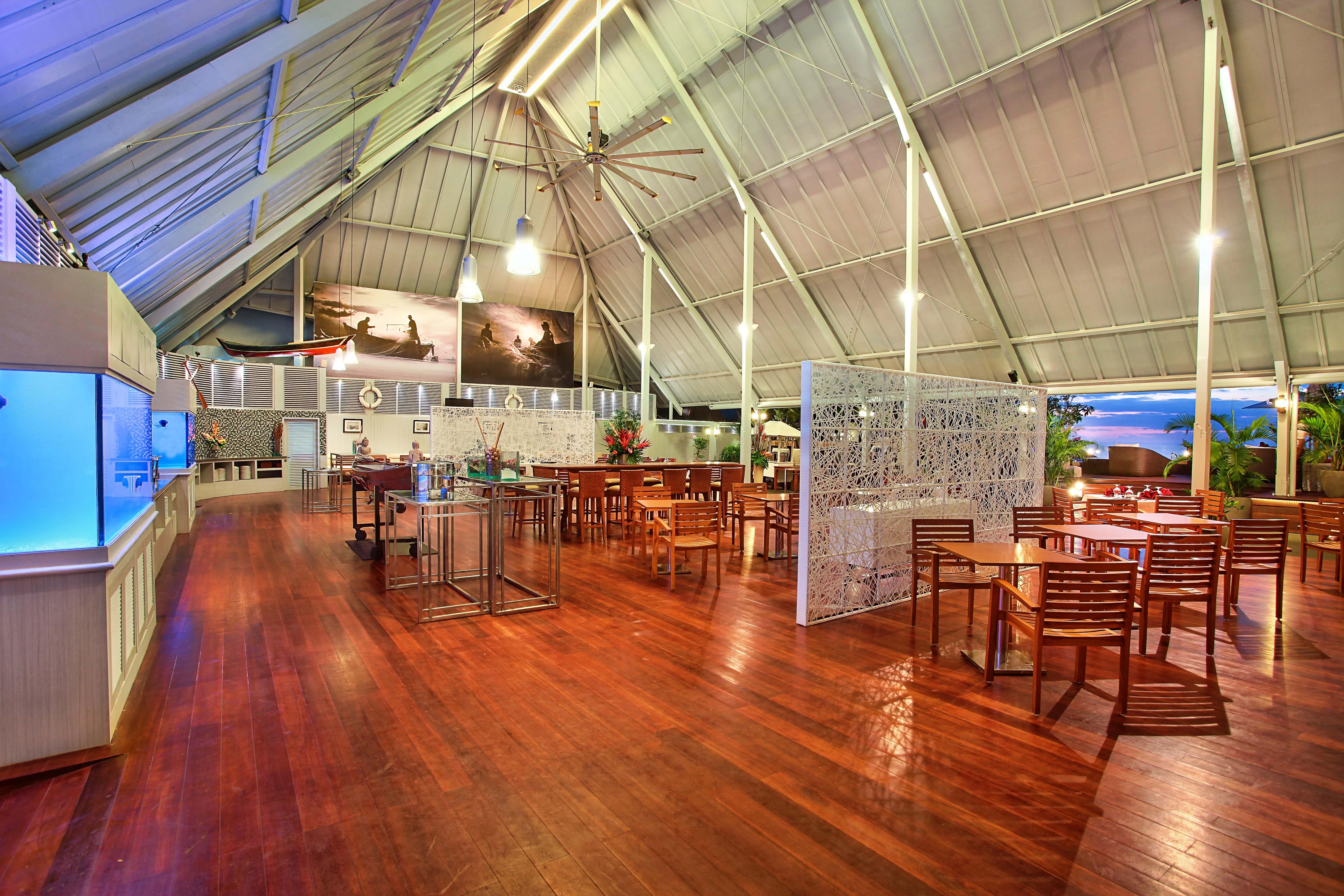 The Kuta Beach Heritage Hotel - Managed By Accor Eksteriør billede The interior of the restaurant