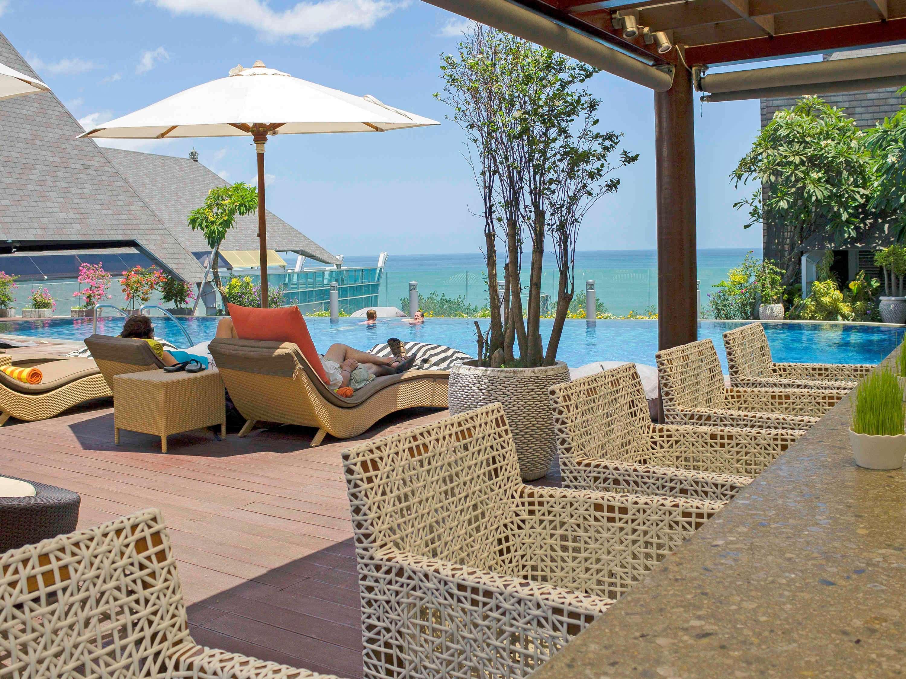 The Kuta Beach Heritage Hotel - Managed By Accor Eksteriør billede The pool at the hotel