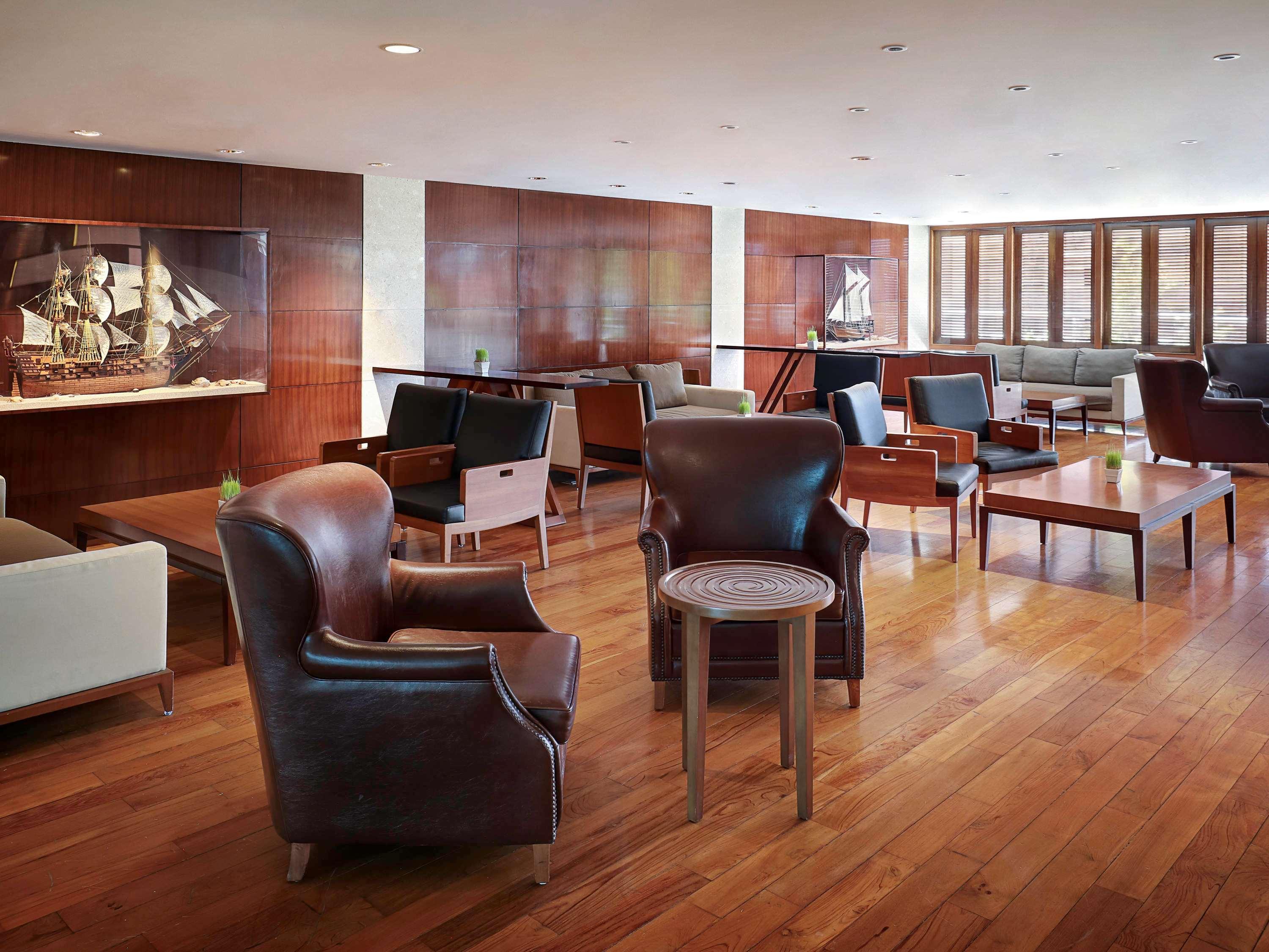 The Kuta Beach Heritage Hotel - Managed By Accor Eksteriør billede The Club lounge at San Francisco International Airport