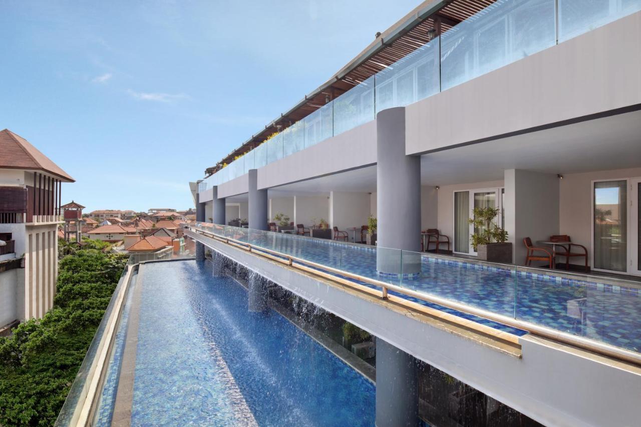 The Kuta Beach Heritage Hotel - Managed By Accor Eksteriør billede The swimming pool at the hotel