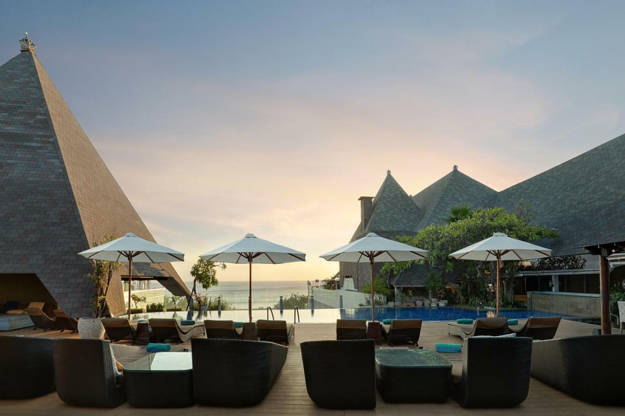 The Kuta Beach Heritage Hotel - Managed By Accor Eksteriør billede The resort's pool