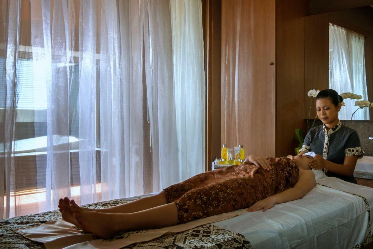 The Kuta Beach Heritage Hotel - Managed By Accor Eksteriør billede Thai spa treatment